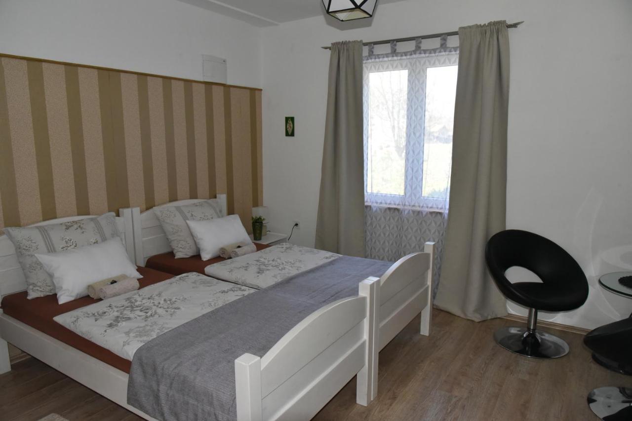 Rooms Bobic Licko Petrovo Selo Kültér fotó
