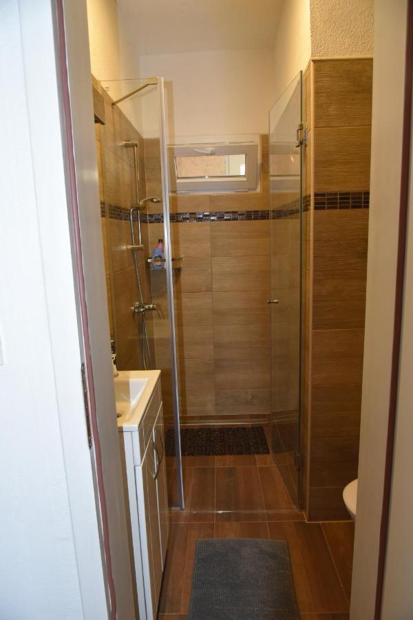 Rooms Bobic Licko Petrovo Selo Kültér fotó