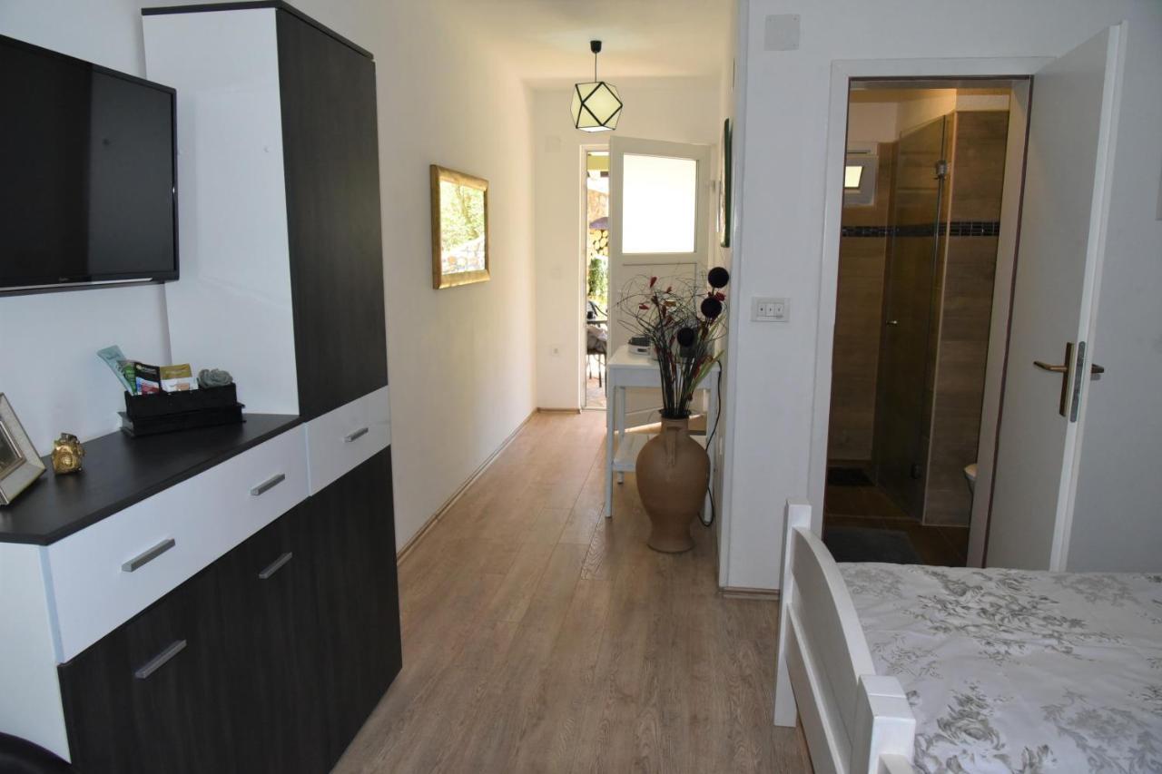 Rooms Bobic Licko Petrovo Selo Kültér fotó