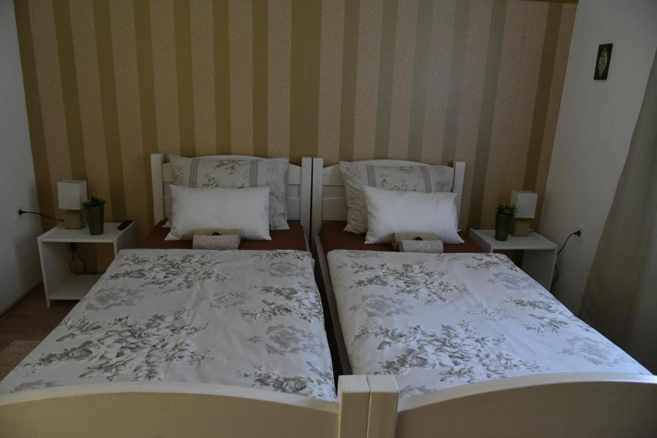 Rooms Bobic Licko Petrovo Selo Kültér fotó
